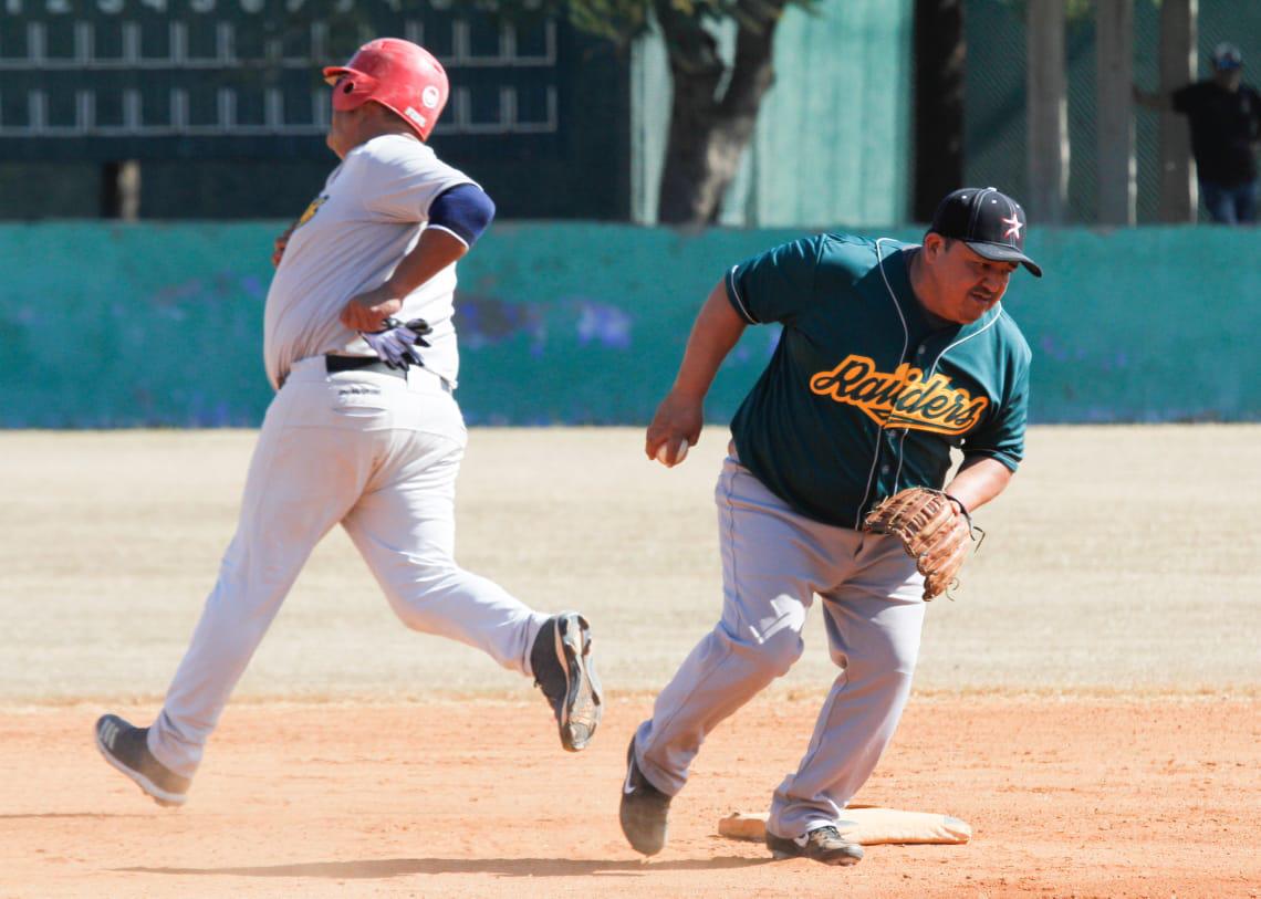 $!Recuerdan a Jesús Flores en partido amistoso de beisbol de ex Raiders