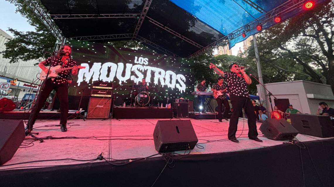 Los Moustros cierran el Festival de Cultura Sinaloa.