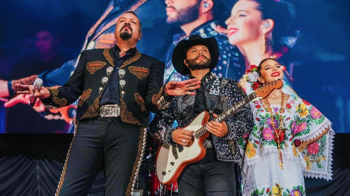 Pepe, Leonardo y Ángela Aguilar.