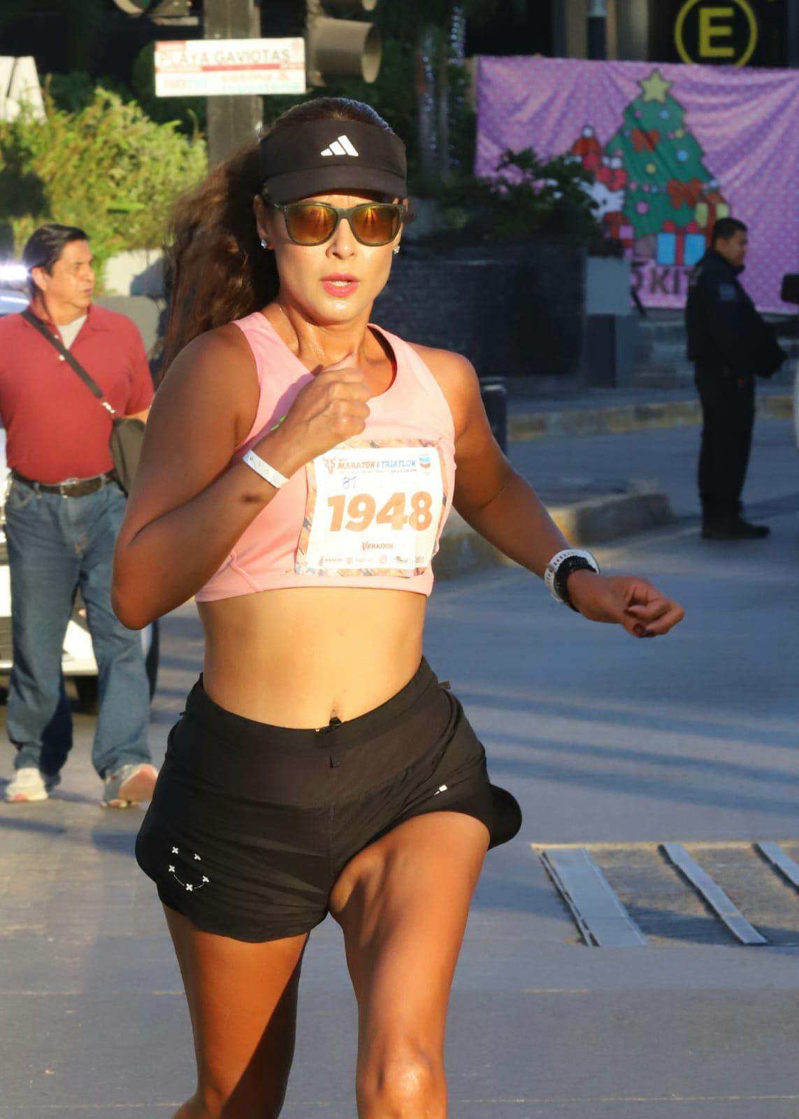 $!¡Orgullo mexiquense! Antonio Vara y Reyna Rivera dominan los 21K del Maratón Pacífico