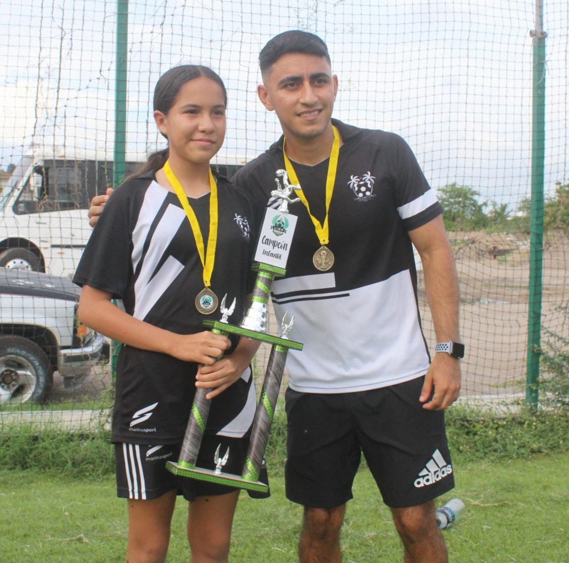 $!Pandas FC Azul se estrena como campeón de la Burócrata