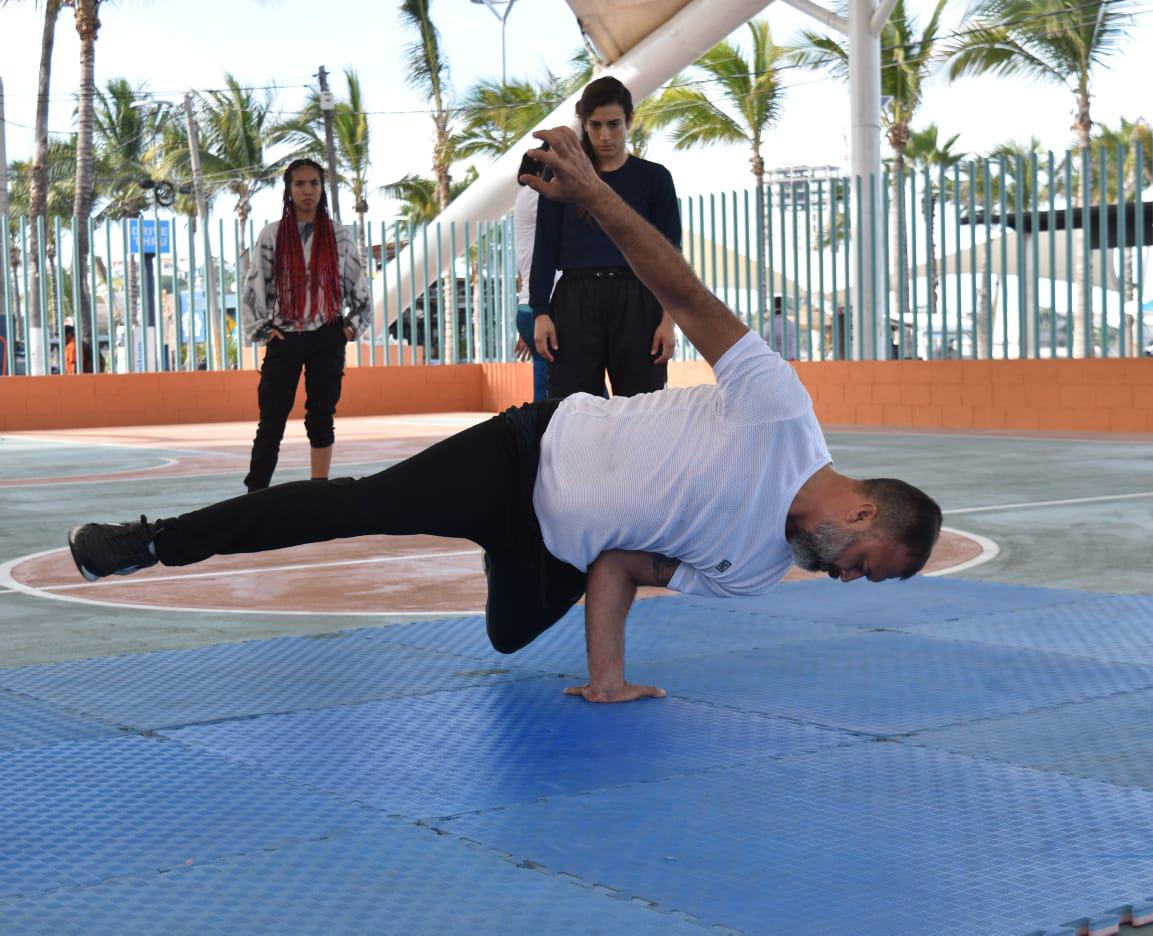 $!B-Boys y B-Girls arman batallas de breaking, en la cancha del Parque Martiniano Carvajal