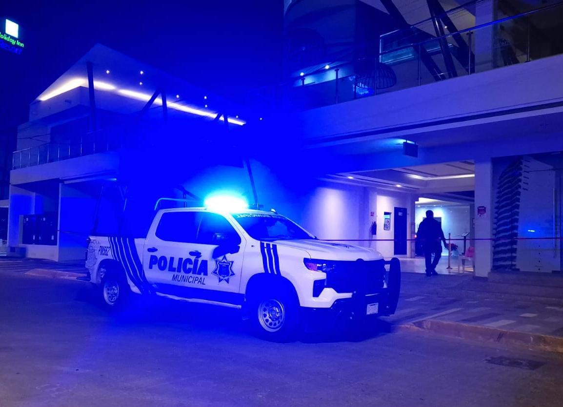 $!Disparan contra hombre en hotel de Zona Dorada de Mazatlán; muere al llegar al hospital