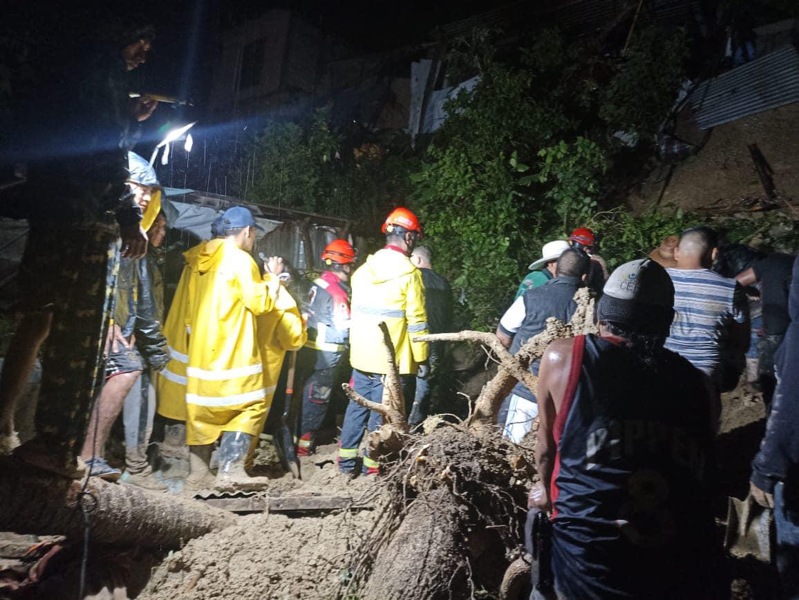 $!Mueren tres niñas tras colapso de una pared por lluvias, en Jiutepec, Morelos