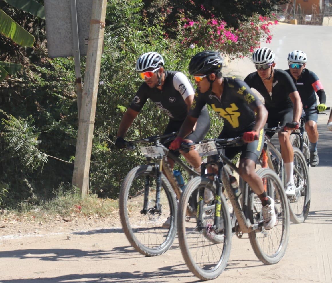 $!Ulises García rompe el viento en Serial MTB en La Noria