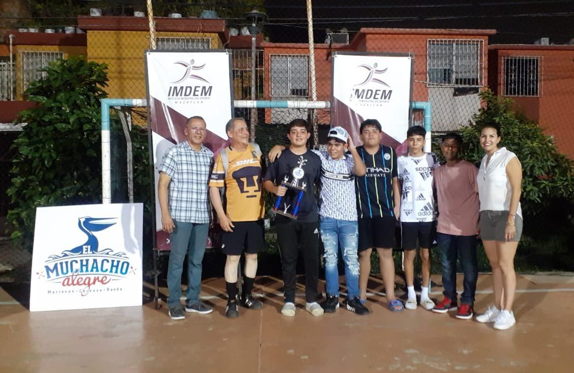 $!Reconocen a los mejores del Torneo de Futbol Sala Jabalíes