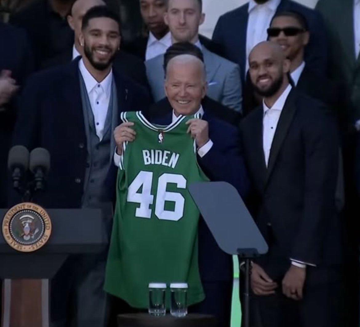 $!La Casa Blanca celebra el campeonato de los Celtics con una visita especial