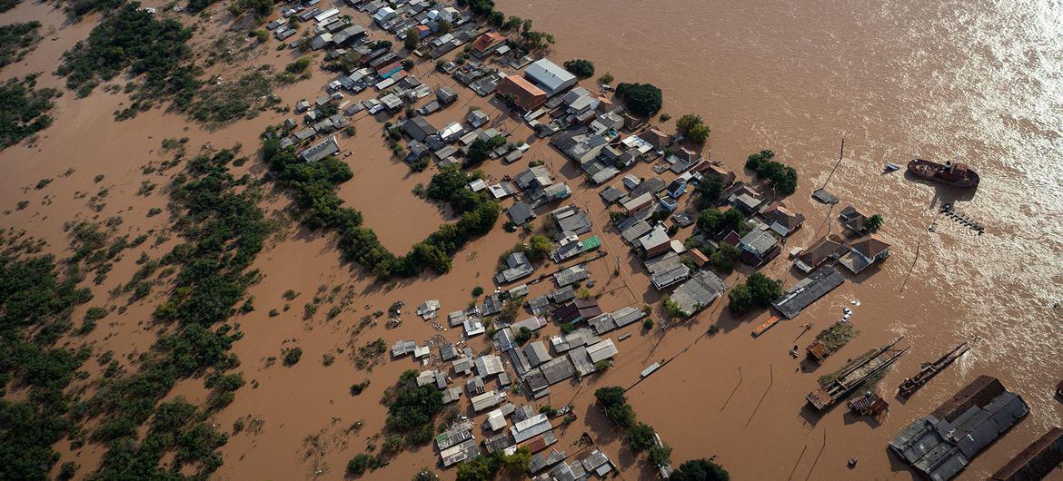 $!Inundaciones en el estado brasileño de Rio Grande do Sul. En muchos de los barrios más afectados vivían personas refugiadas.