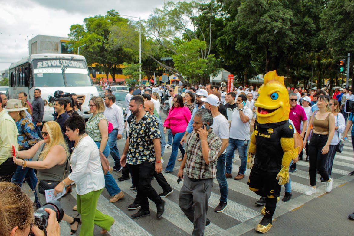 $!Dorados de Sinaloa se une al Día del Peatón