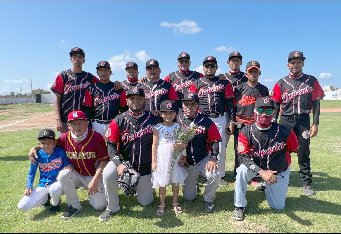 $!Inaugura Alcaldesa Liga de Béisbol Tercera Fuerza ‘Rafael Palomares Rodríguez’, en Escuinapa