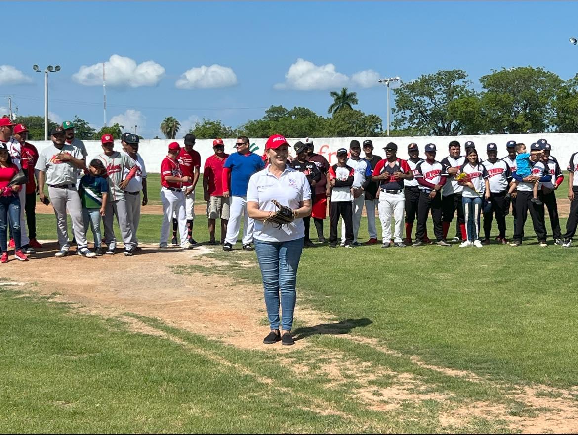 $!Inaugura Alcaldesa Liga de Béisbol Tercera Fuerza ‘Rafael Palomares Rodríguez’, en Escuinapa