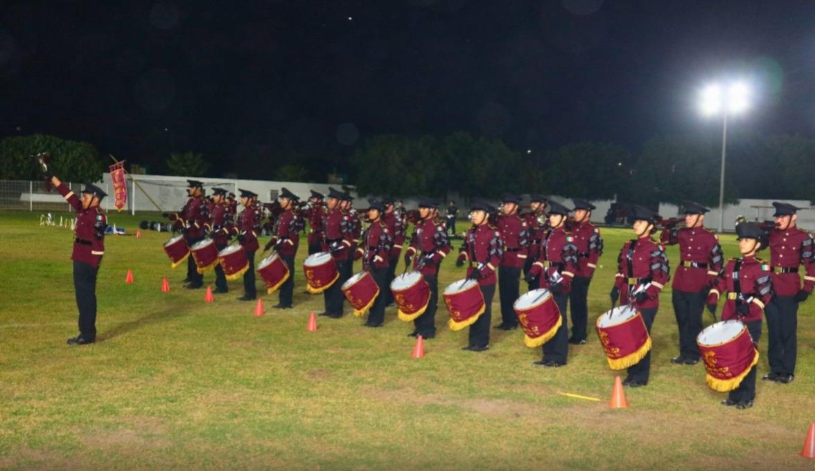 $!Jóvenes muestran su talento en concurso de bandas de guerra y porristas, en Escuinapa