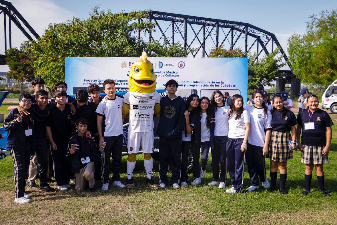 $!Eldo, la mascota de Dorados, presente en el histórico lanzamiento de microsatélites en Culiacán