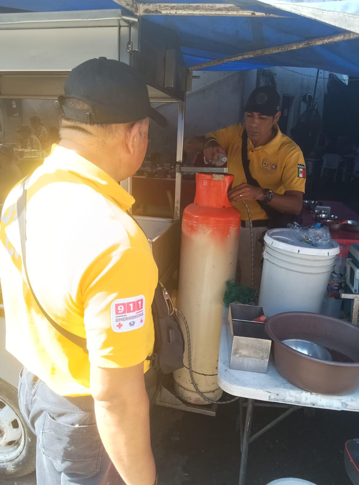 $!Protección Civil supervisa negocios de alimentos de zona gastronómica de Escuinapa