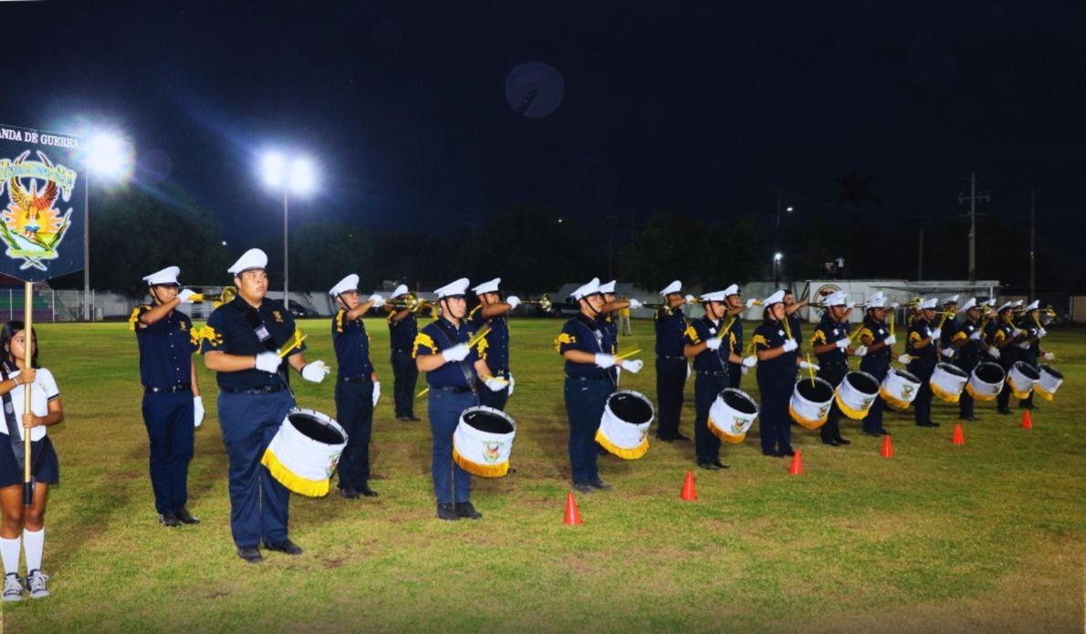 $!Jóvenes muestran su talento en concurso de bandas de guerra y porristas, en Escuinapa