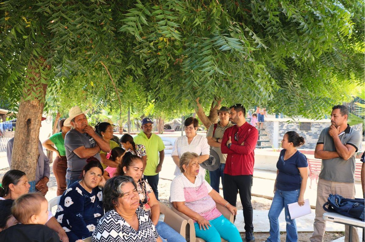 $!Vecinos de la comunidad de Celaya exponen necesidades a autoridades de Escuinapa