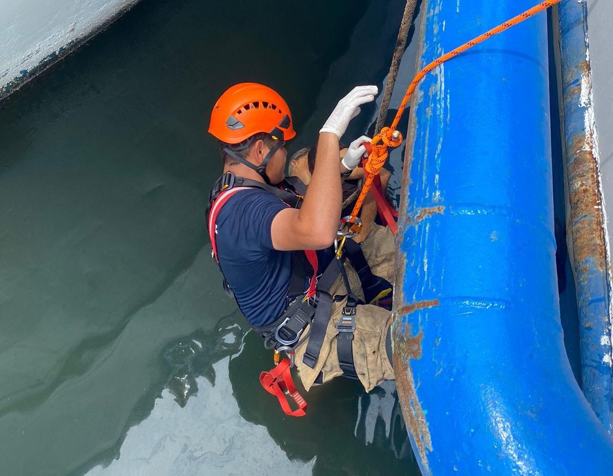 $!Explosión en barco camaronero deja un muerto en Mazatlán