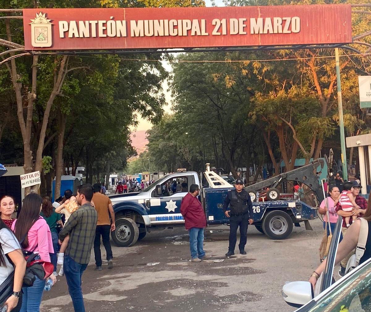 $!Presumen autoridades saldo blanco en panteones de Culiacán por Día de las Madres