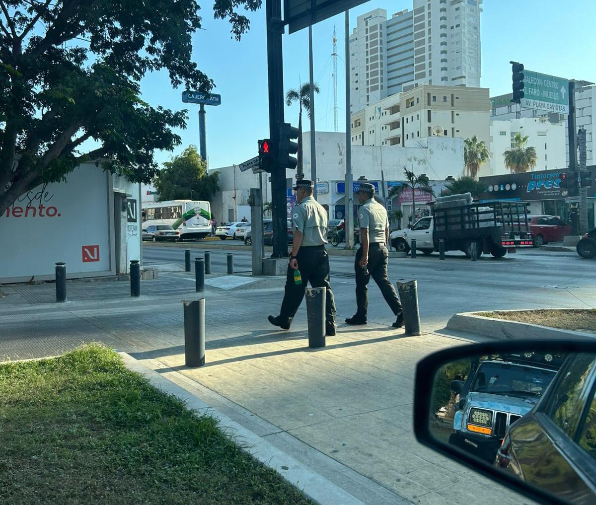 $!Elementos de Guardia Nacional patrullan Zona Dorada a pie ante visita de Sheinbaum a Mazatlán