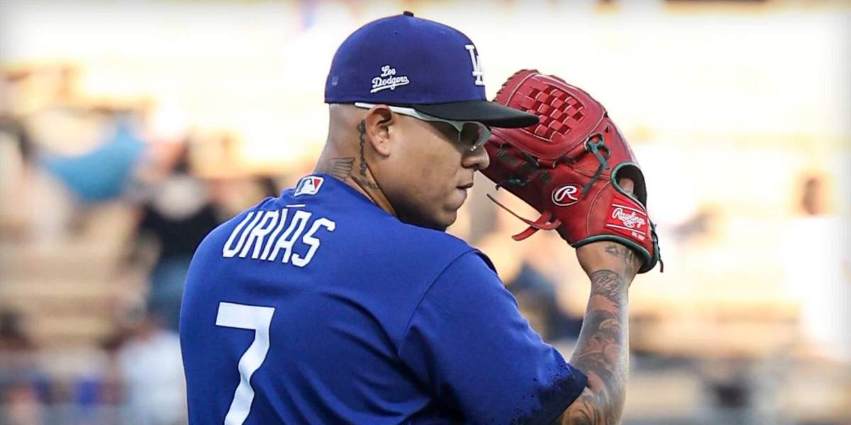 Julio Urías se va sin decisión en derrota de Dodgers en Arizona