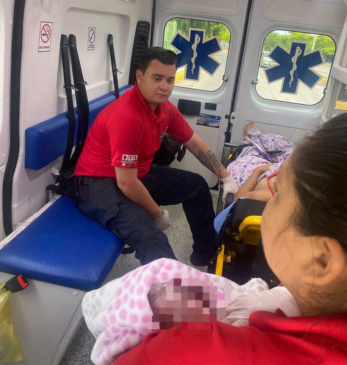 $!¡Fue niña! Elementos de PC ayudan en labores de parto a mujer en Mazatlán