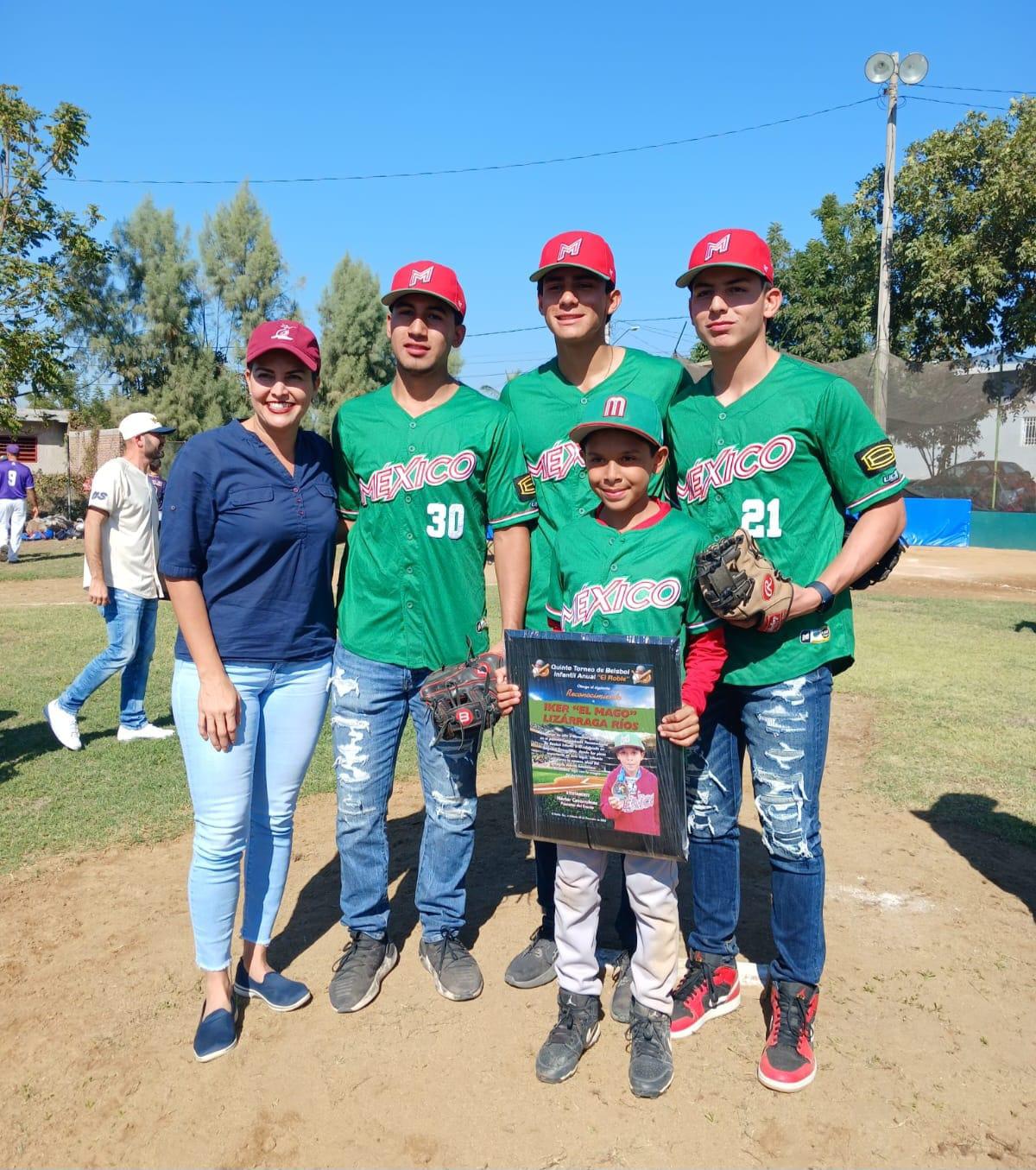 $!Cantan el playball del Quinto Torneo de Beisbol Infantil, en El Roble