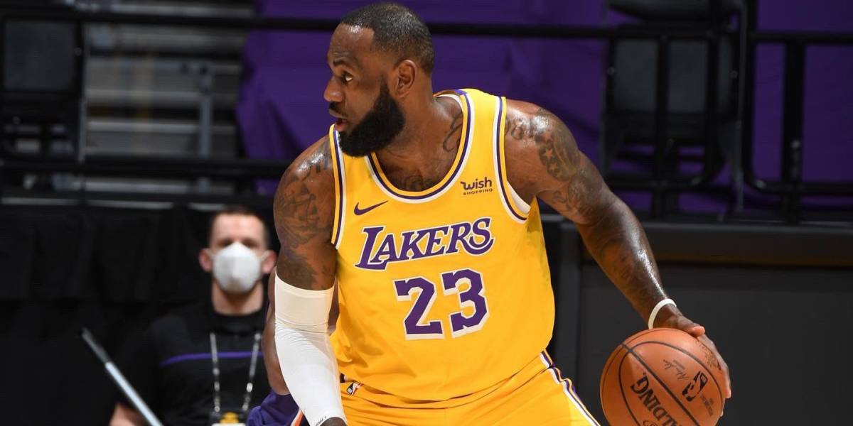 Los Lakers revelan su nueva camiseta con el número 23 de LeBron James