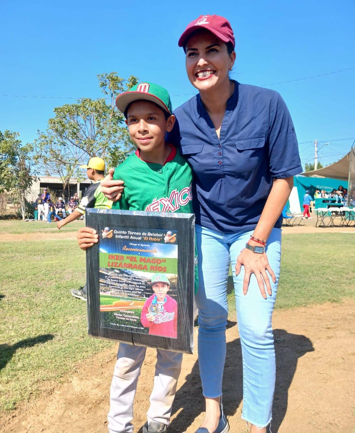 $!Cantan el playball del Quinto Torneo de Beisbol Infantil, en El Roble