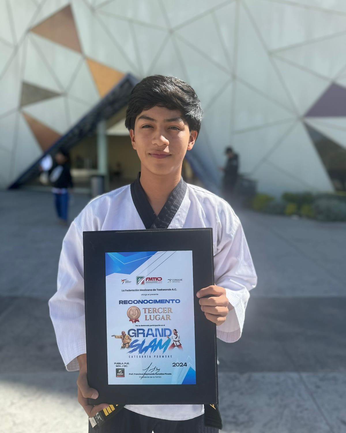 $!Conquista mazatleco, Nery Frías, la medalla de bronce en el Grand Slam México de taekwondo