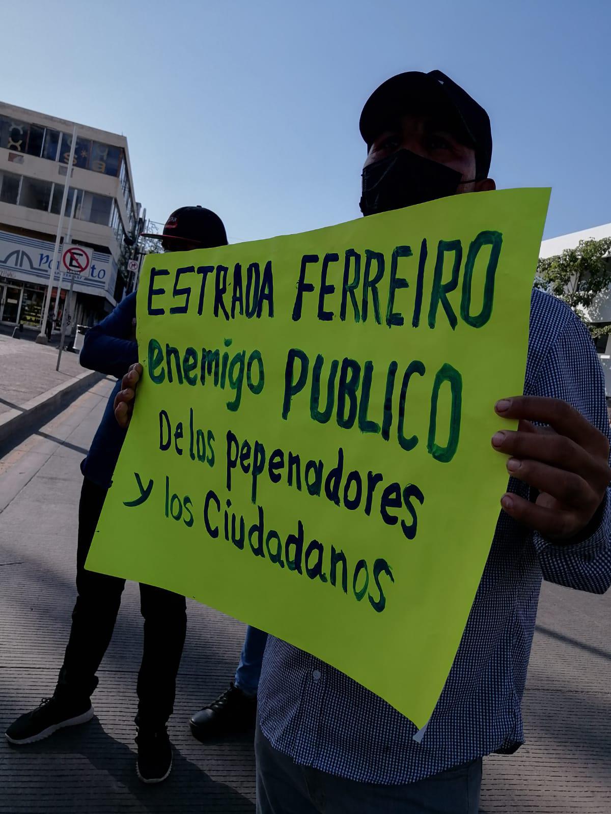 $!Pepenadores acusan presunto interés de privatizar la basura y se manifiestan en el Ayuntamiento de Culiacán