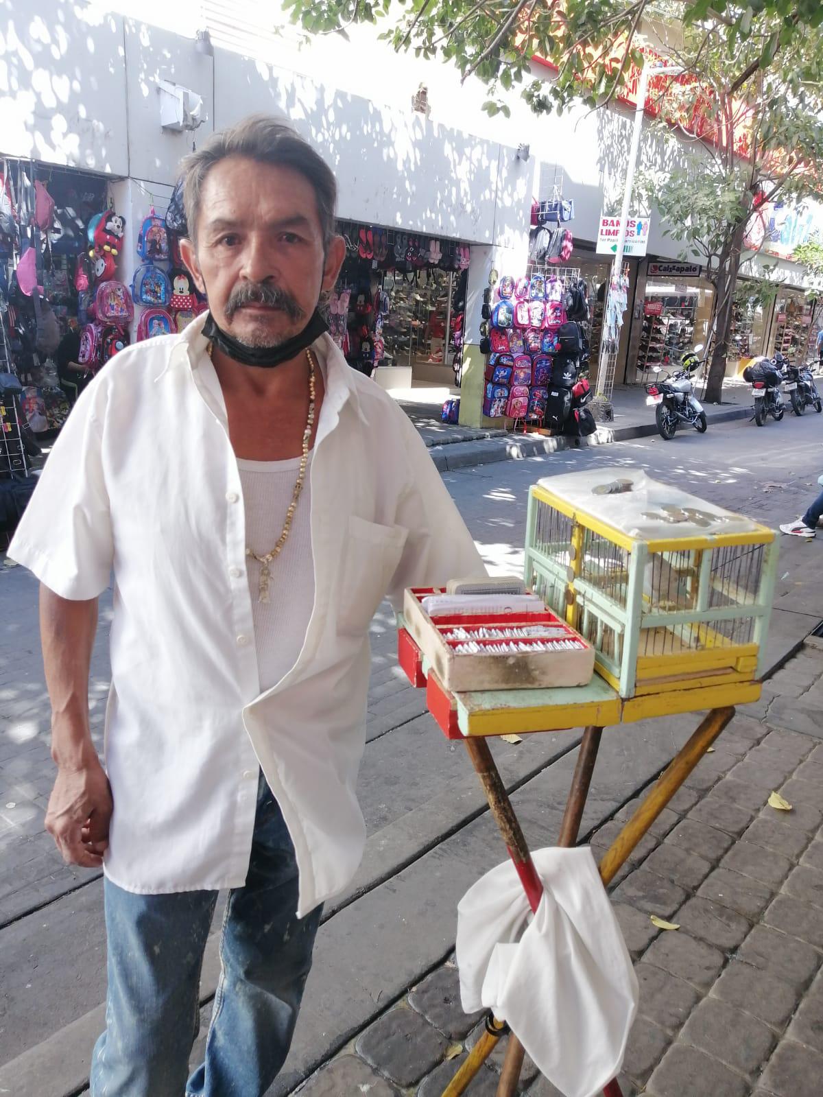 $!Pajaritos de la suerte predicen sobre el amor, felicidad y prosperidad de las personas