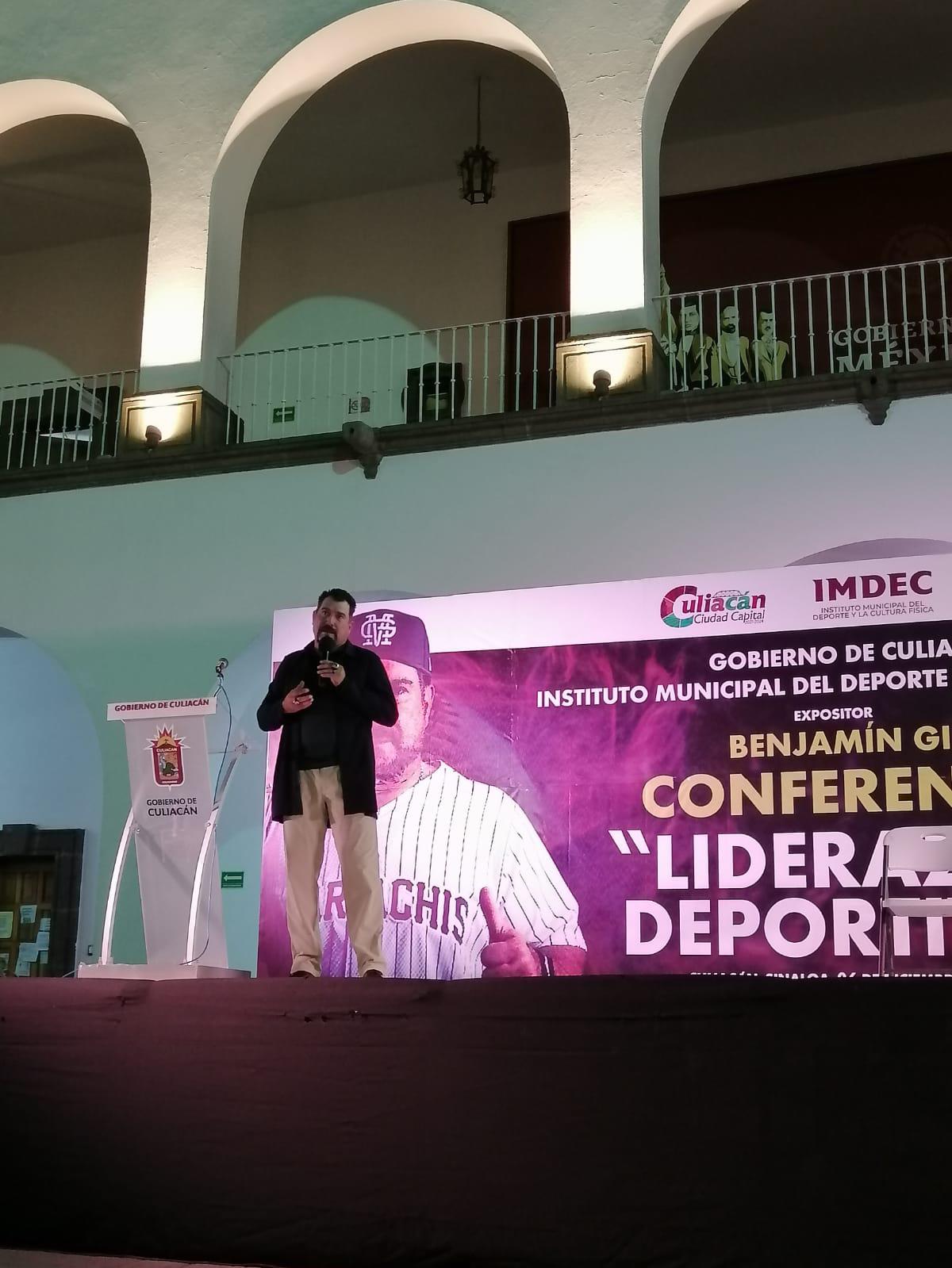 $!Benjamín Gil, mánager de Tomateros de Culiacán, imparte conferencia ‘Liderazgo Deportivo’