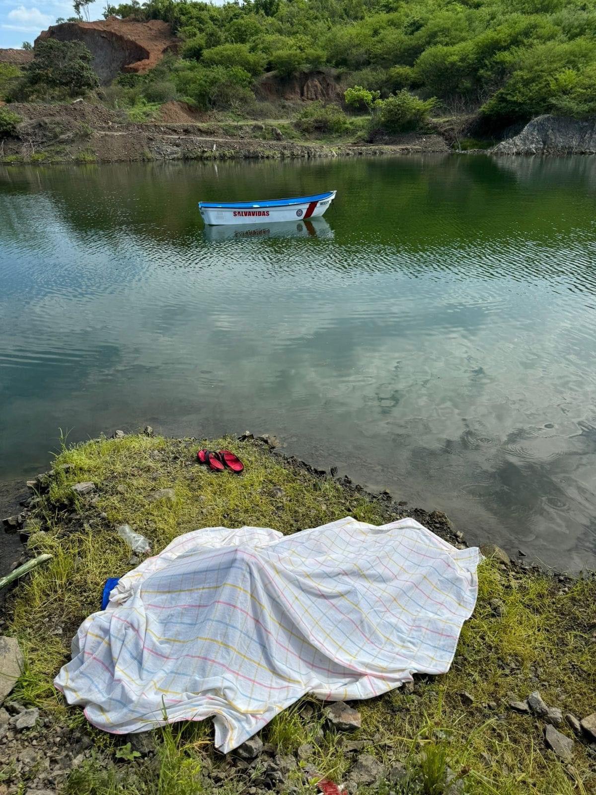 $!Sale a flote el cuerpo de hombre que desapareció en laguna de El Chilillo, en Mazatlán