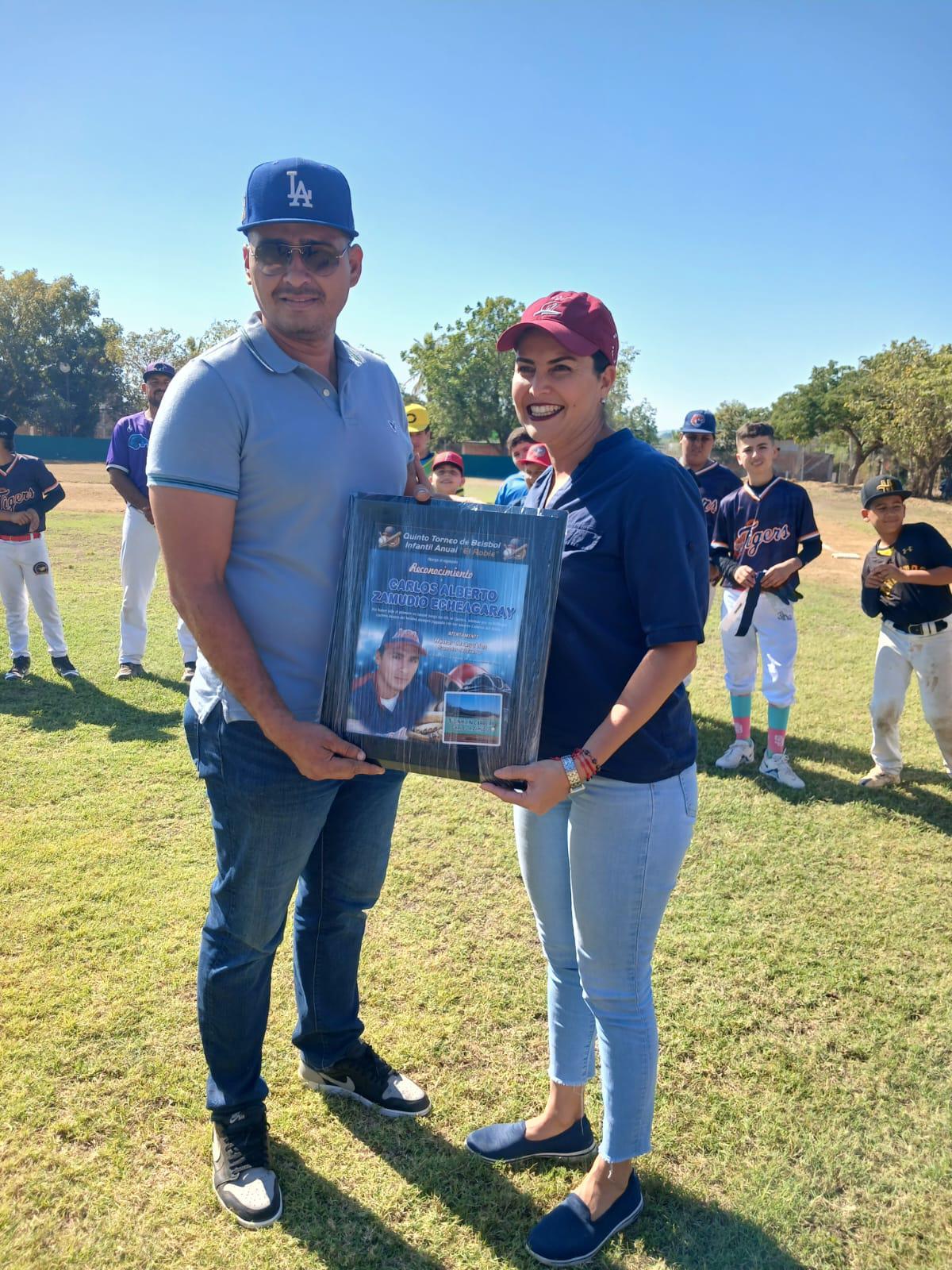 $!Cantan el playball del Quinto Torneo de Beisbol Infantil, en El Roble