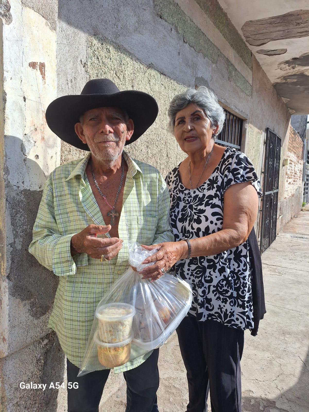 $!María Josefina encontró la misión de su vida: regalar cenas de Navidad