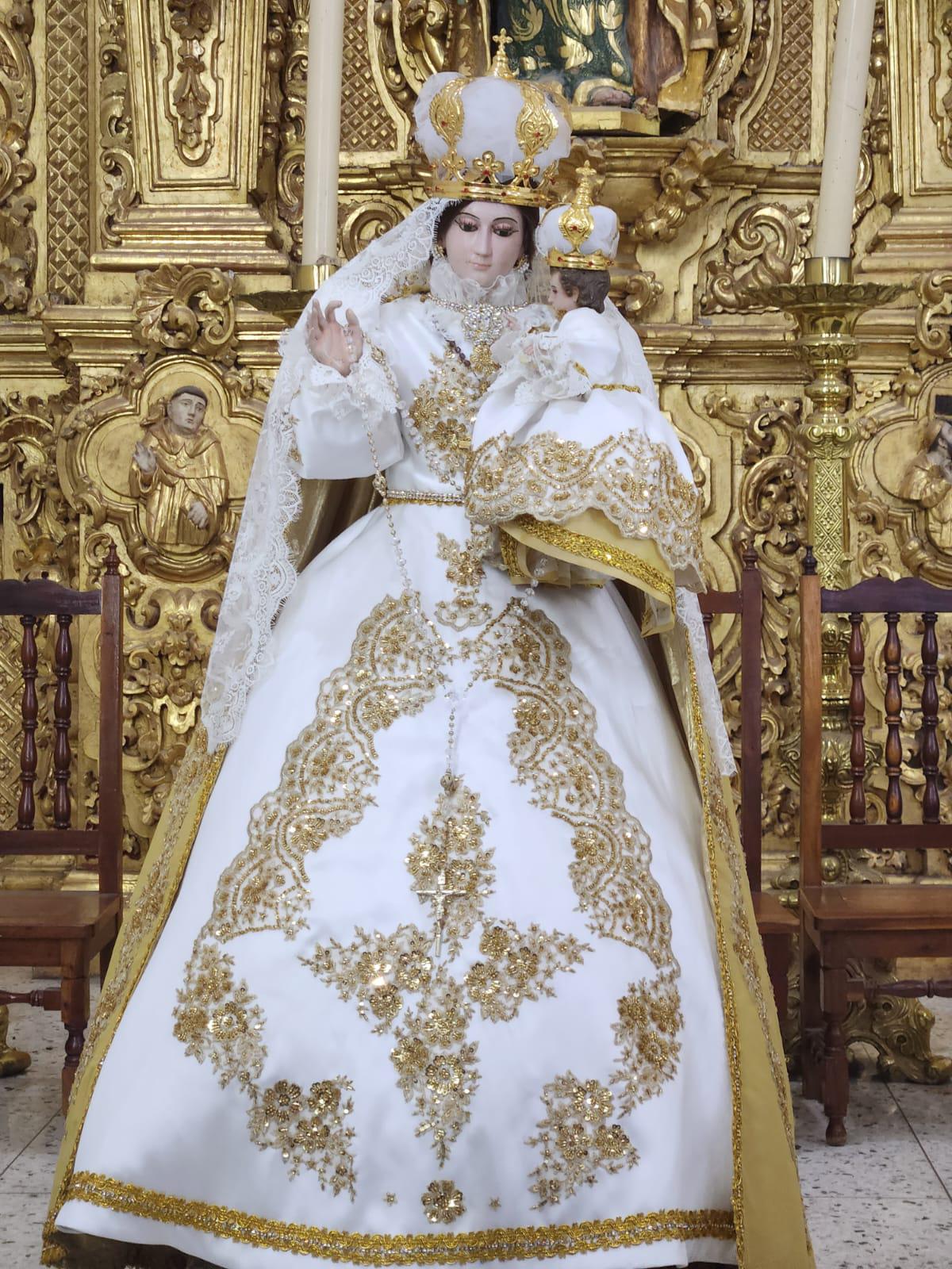 $!Tiene Nuestra Señora del Rosario vestido nuevo para iniciar su novenario