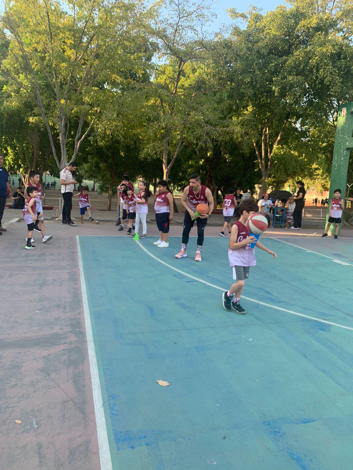 $!Continúa con gran demanda Escuela de Basquetbol para niños con autismo en Culiacán