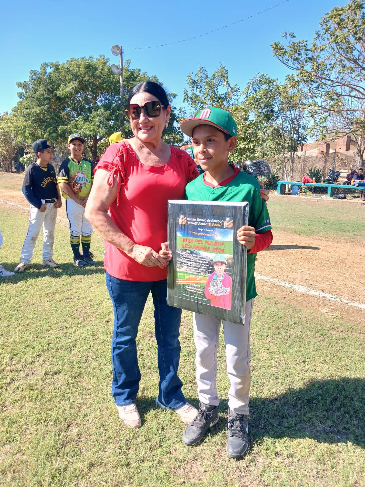 $!Cantan el playball del Quinto Torneo de Beisbol Infantil, en El Roble