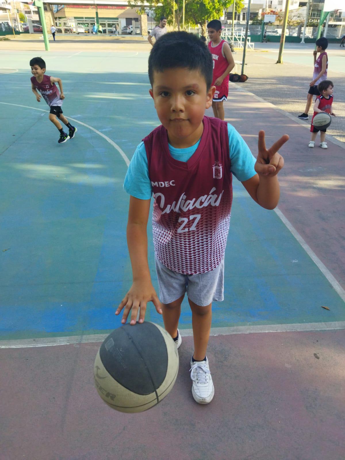 $!Continúa con gran demanda Escuela de Basquetbol para niños con autismo en Culiacán