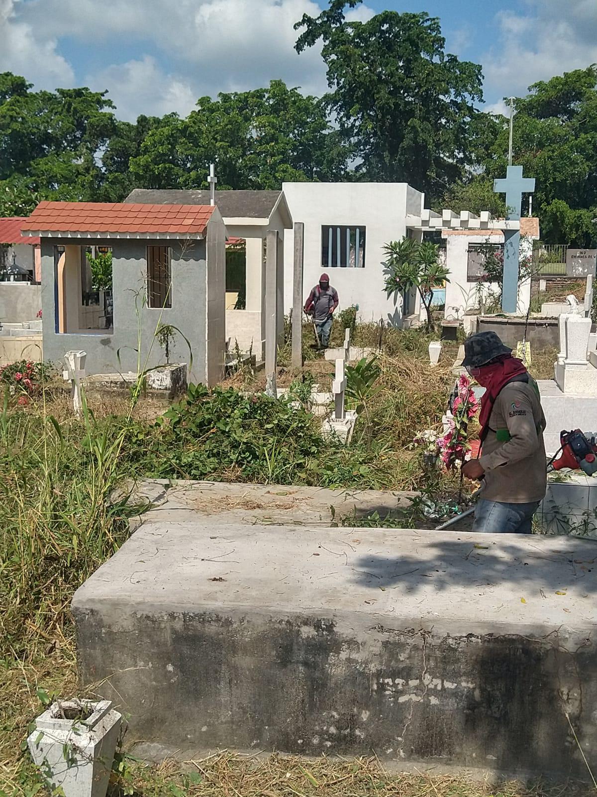 $!En Rosario inician trabajos de limpieza en panteones previo al Día de Muertos