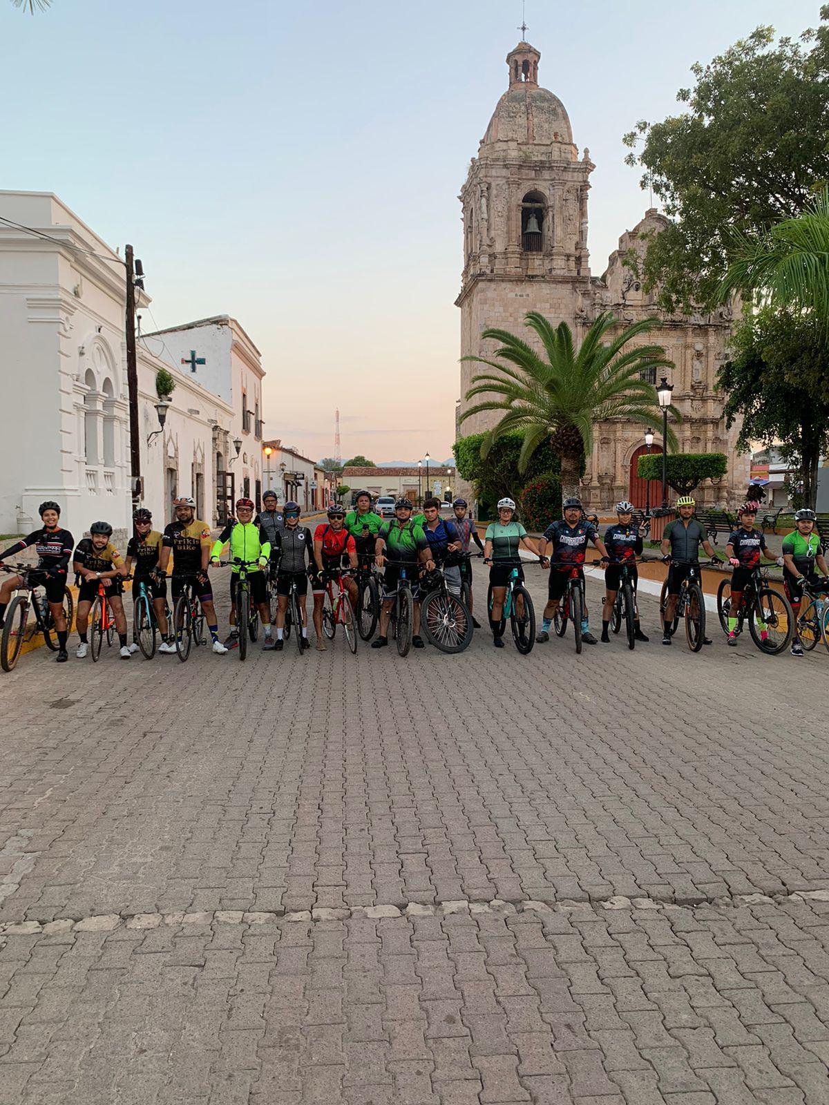 $!Disfrutan ciclistas del sur de Sinaloa la ruta Concordia-Capilla del Taxte