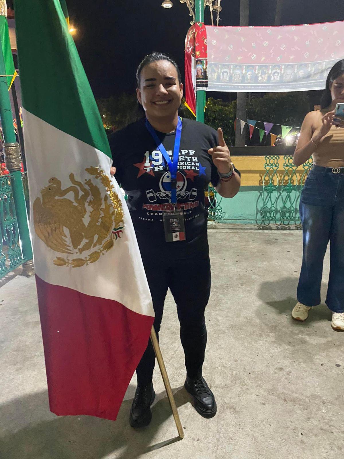 $!DÍA DE LA MUJER: Maytia Millán López demuestra su capacidad y su calidad en el powerlifting