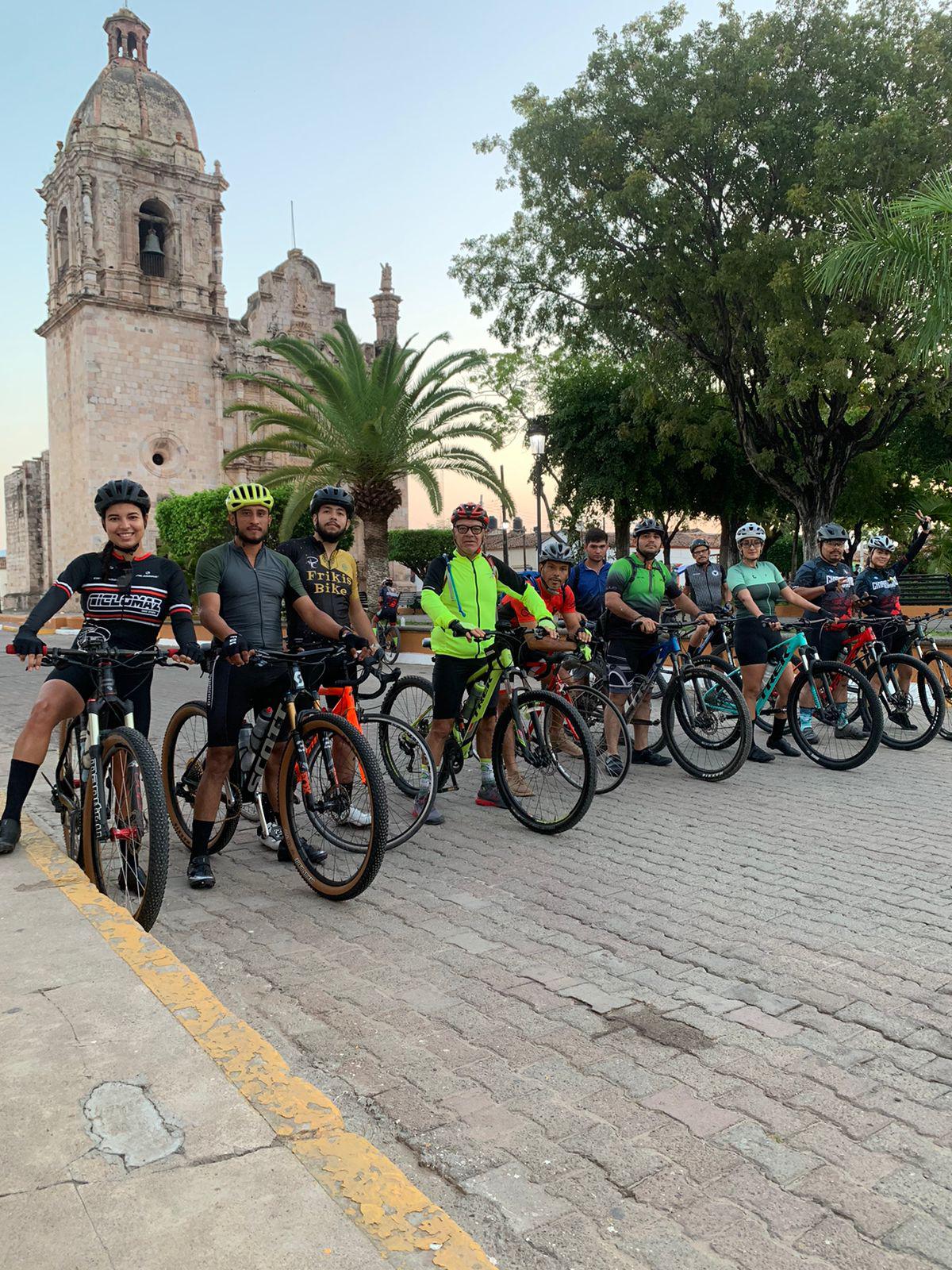 $!Disfrutan ciclistas del sur de Sinaloa la ruta Concordia-Capilla del Taxte