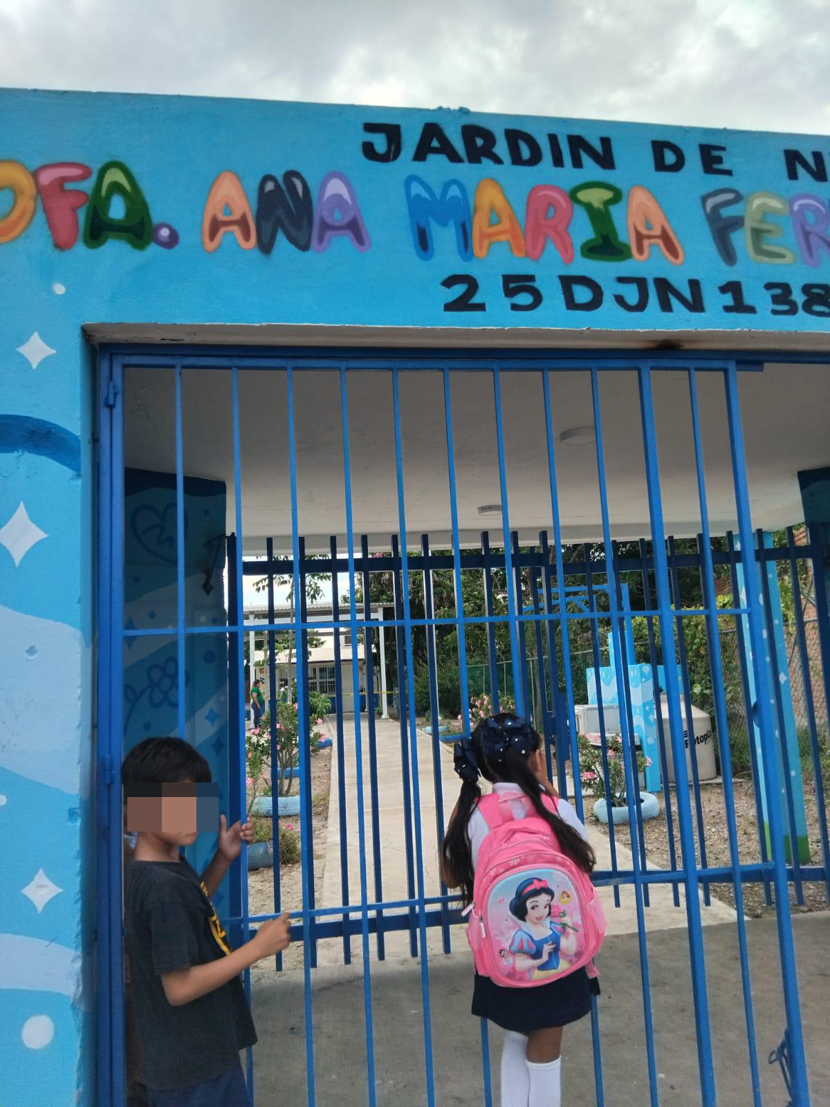 $!Denuncia directora de jardín de niños en El Zapote que autoridades no han resuelto problema de abejas