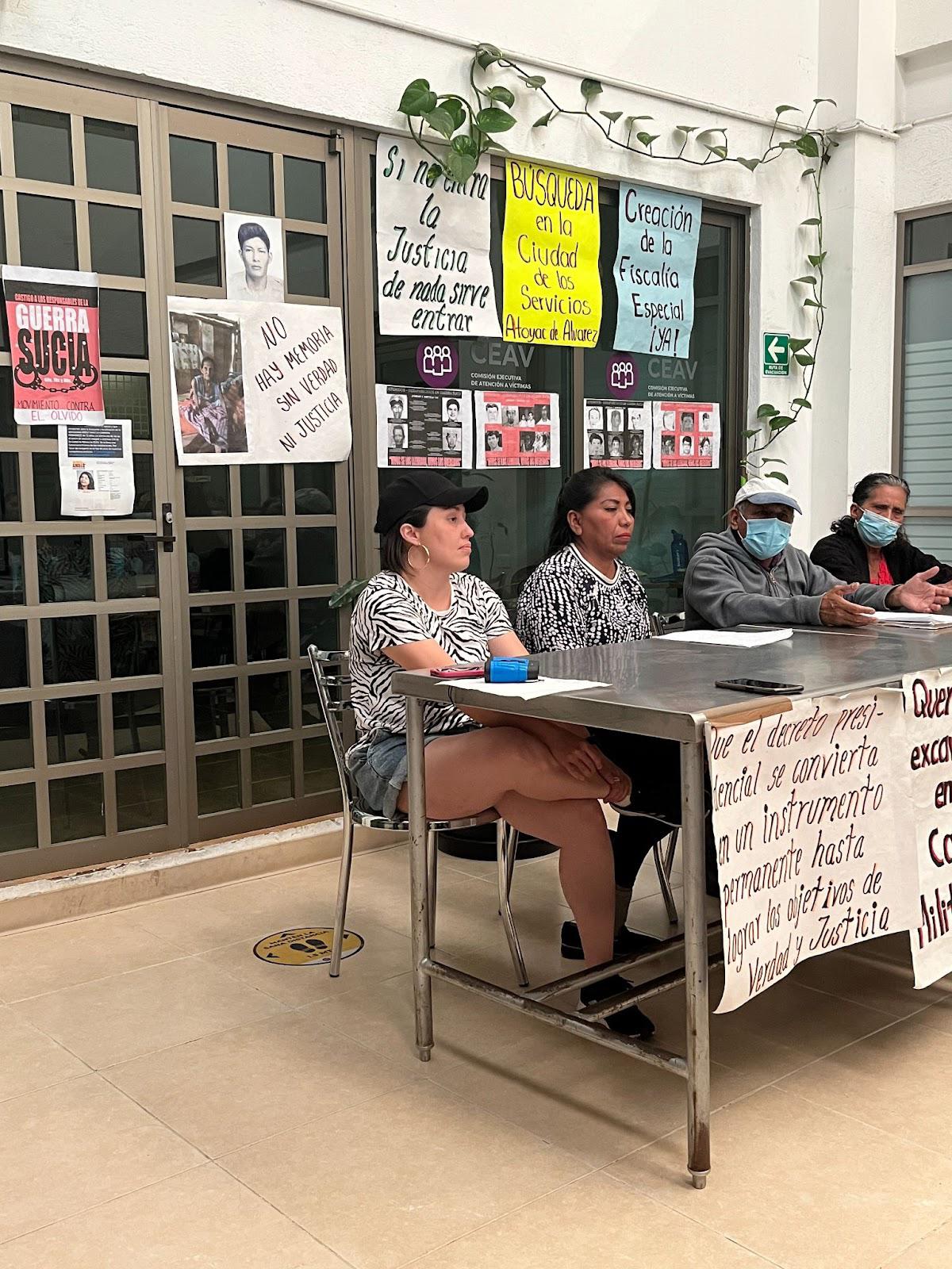 $!Rueda de prensa de integrantes del colectivo tras la toma de las instalaciones.