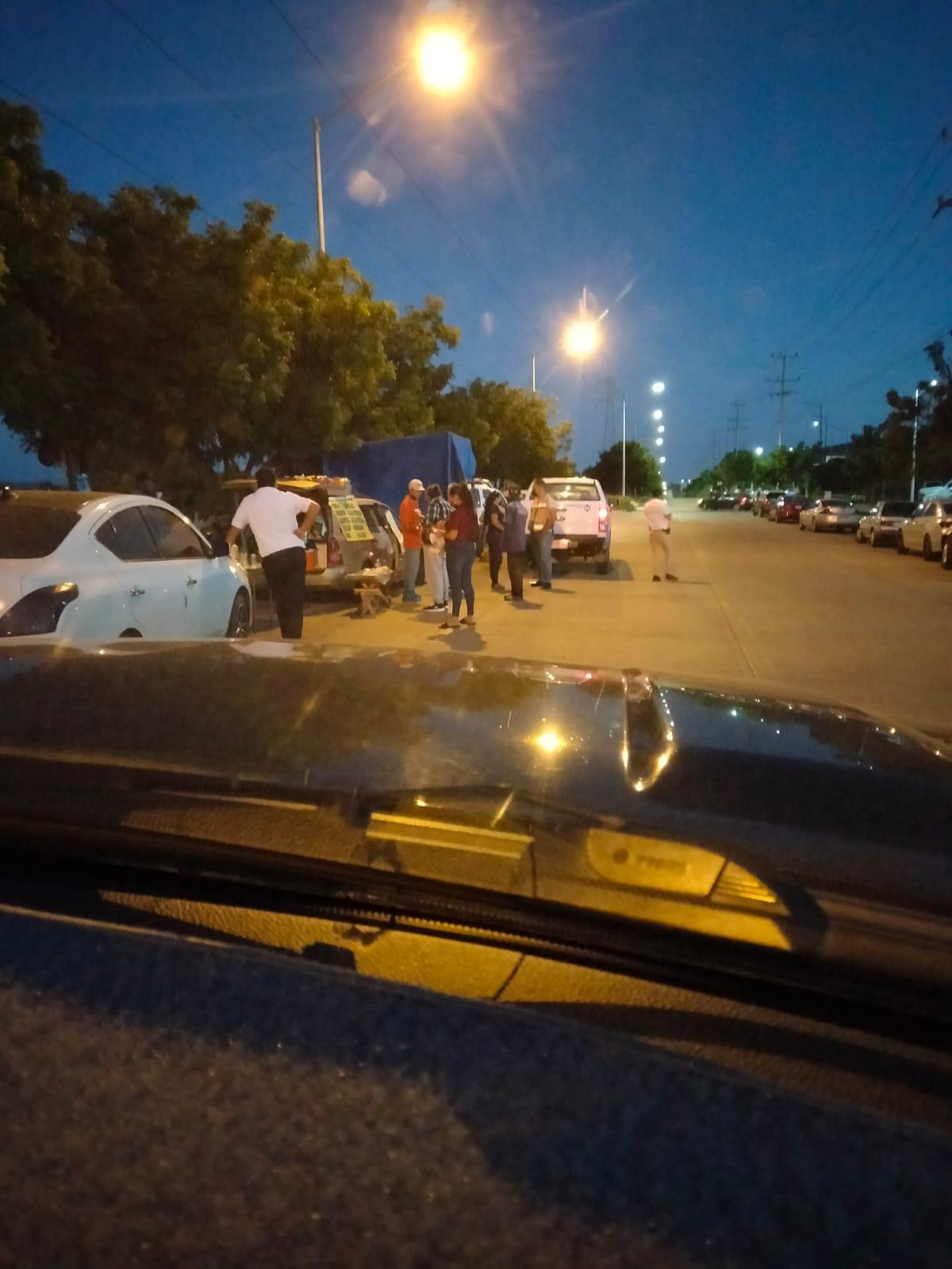 $!Ambulantes del Hospital General de Mazatlán denuncian intento de desalojo