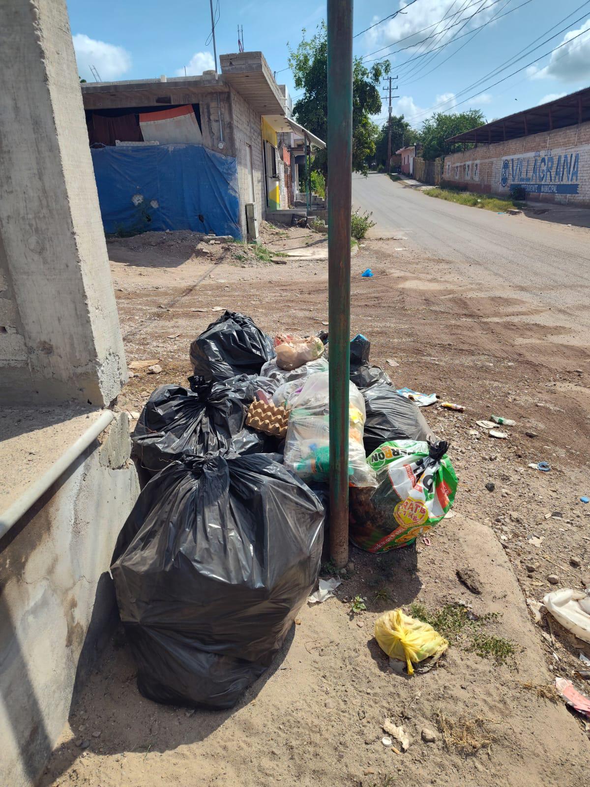 $!Vecinos de Pueblo Nuevo enfrentan la falta de recolección de basura