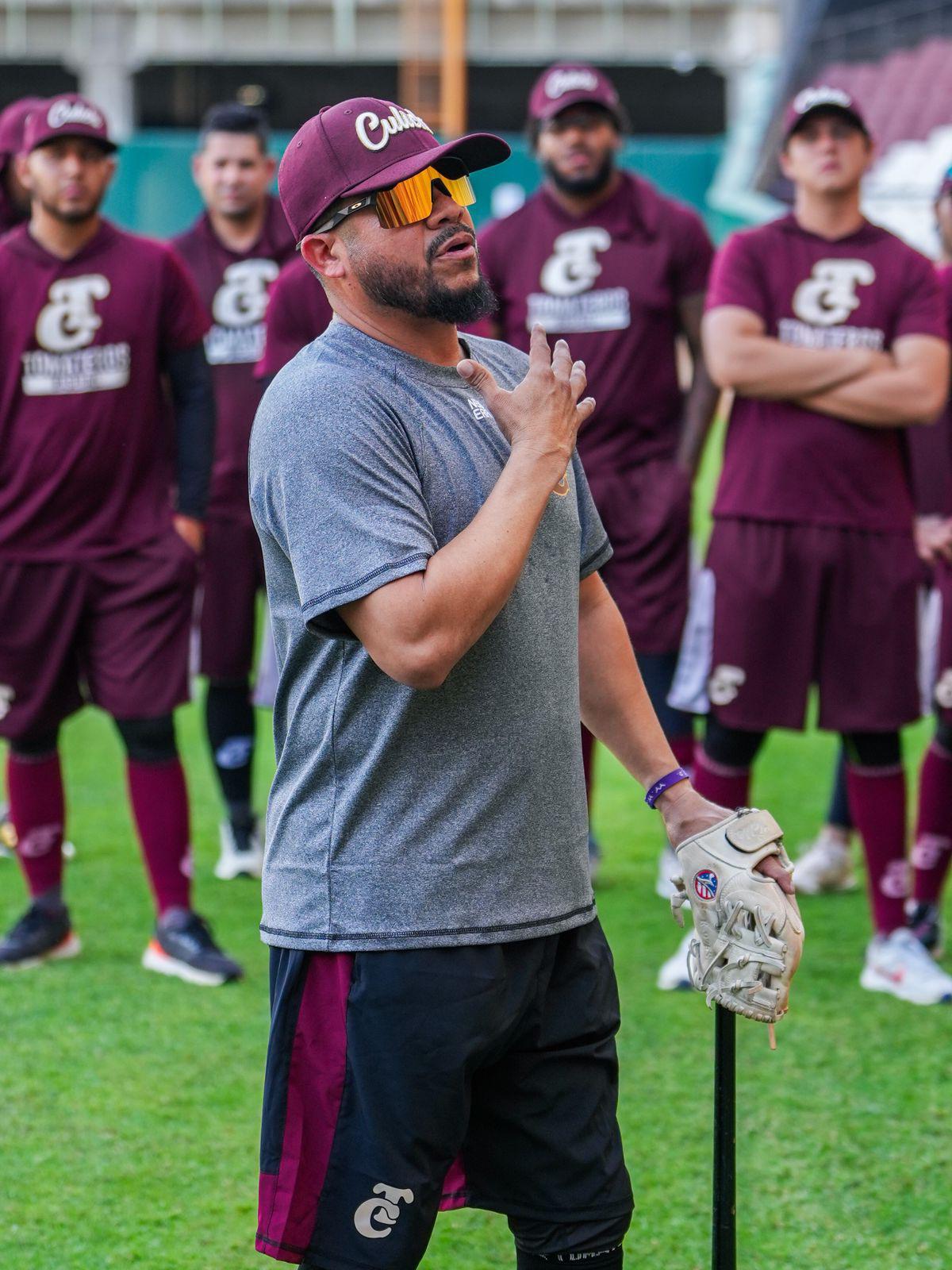 $!Vive Alfredo Amézaga su primer día como mánager de Tomateros de Culiacán