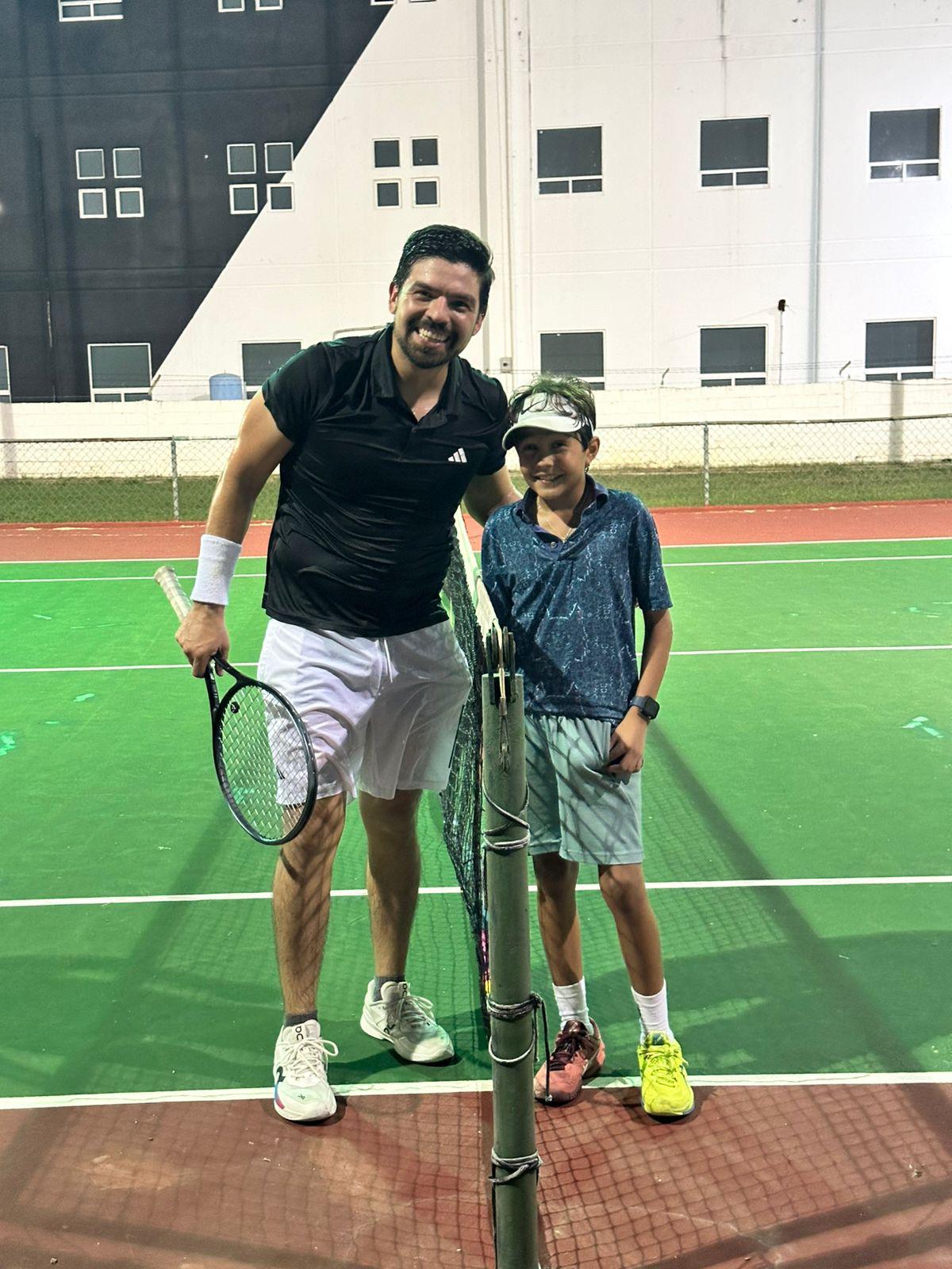 $!Ferran García impone condiciones ante Luis Topete en el Torneo de Tenis Escalera