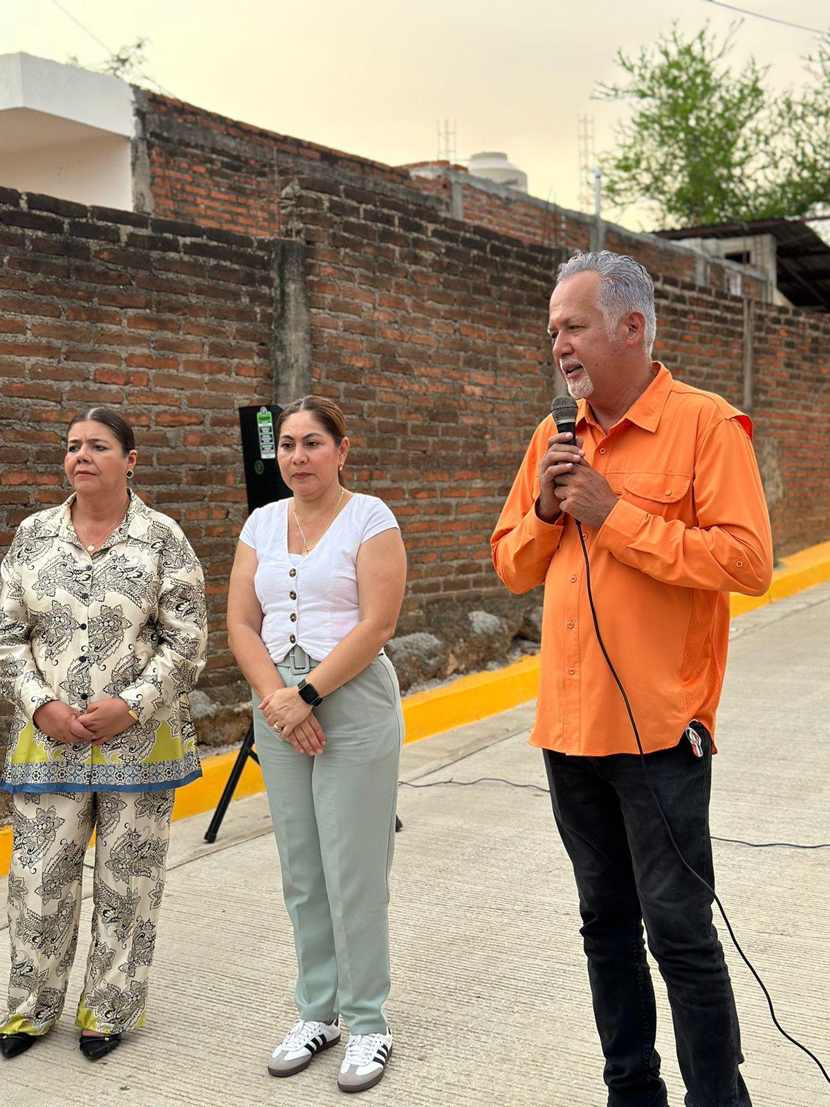 $!Inauguran pavimentación de calle en la colonia Emiliano Zapata, en Concordia